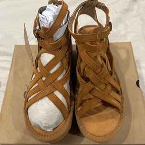BearPaw Brown Prominence Sandals